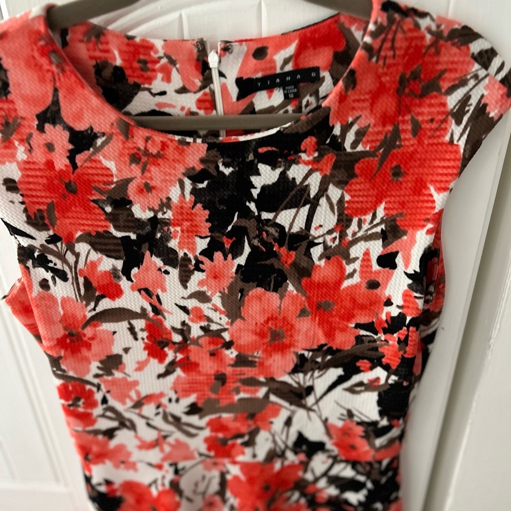 EUC TIANA B. Red-Black Floral Dress with Cap Sleeves and Cinched Waist, Lined